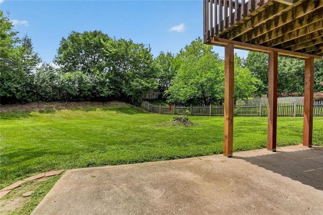 6405 N Amoret Avenue, Kansas City, MO 64151