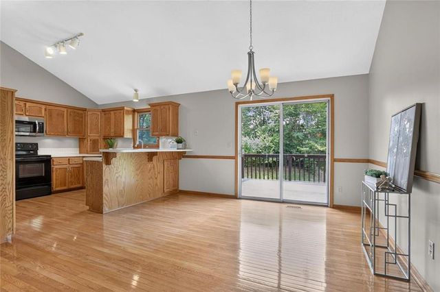 6405 N Amoret Avenue, Kansas City, MO 64151