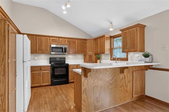6405 N Amoret Avenue, Kansas City, MO 64151
