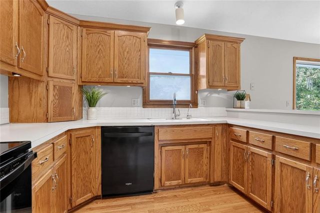 6405 N Amoret Avenue, Kansas City, MO 64151