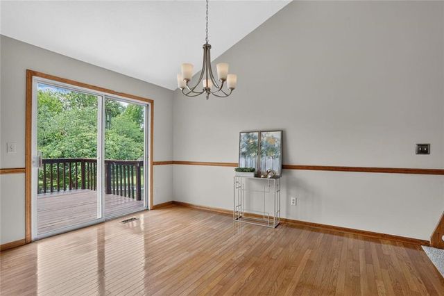 6405 N Amoret Avenue, Kansas City, MO 64151