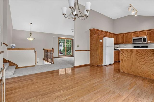 6405 N Amoret Avenue, Kansas City, MO 64151