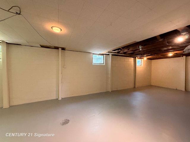 3036 E Miller Road, Midland Twp, MI 48640