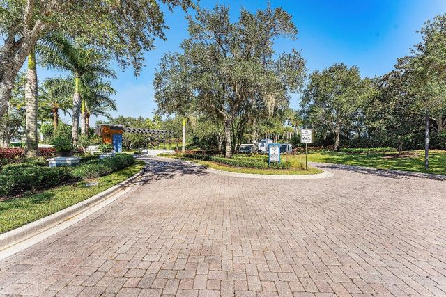 20076 SE Bridgewater Drive, Jupiter, FL 33458