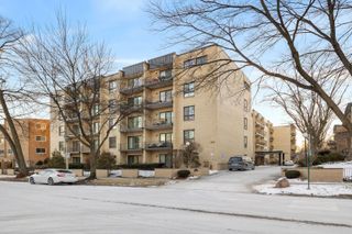 221 N Kenilworth Avenue 208, Oak Park, IL 60302