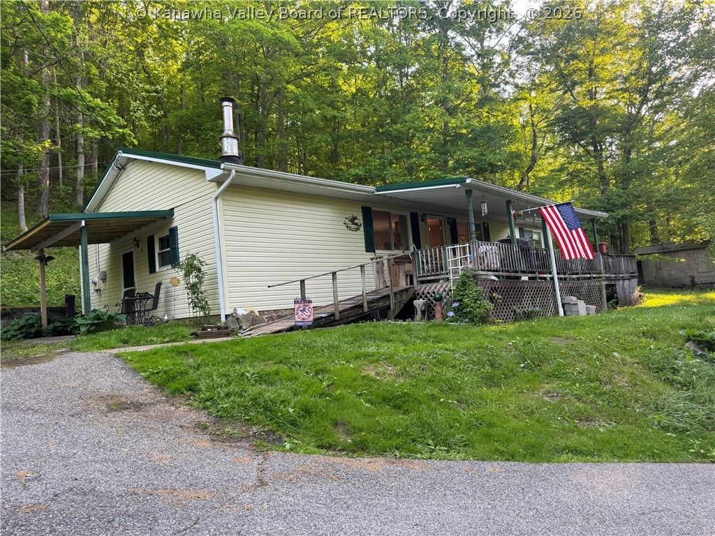 542 Hughart Drive, Charleston, WV 25312