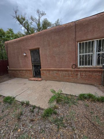 1109 LOVATO Road SW, Albuquerque, NM 87105