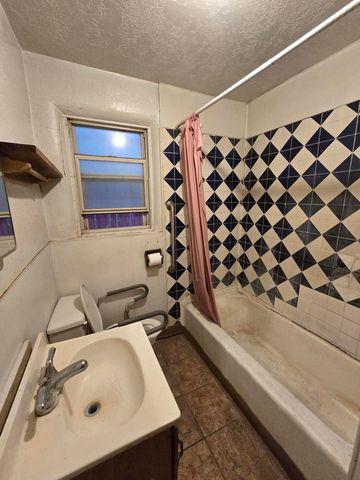 1109 LOVATO Road SW, Albuquerque, NM 87105