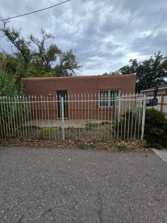 1109 LOVATO Road SW, Albuquerque, NM 87105