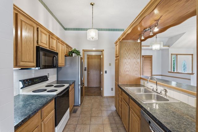 2209 N SANDPLUM STREET, Sedgwick, KS 67205