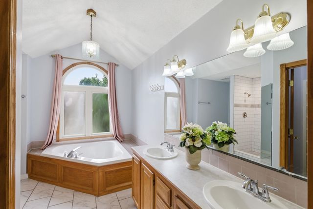 2209 N SANDPLUM STREET, Sedgwick, KS 67205