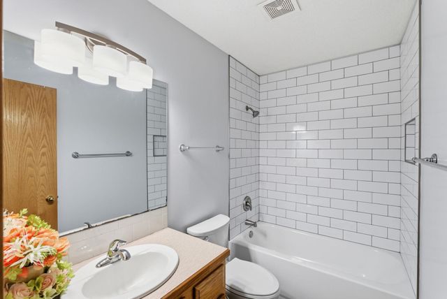 2209 N SANDPLUM STREET, Sedgwick, KS 67205