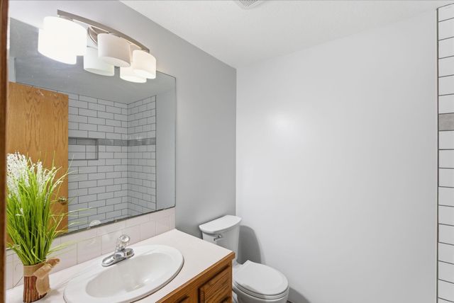 2209 N SANDPLUM STREET, Sedgwick, KS 67205