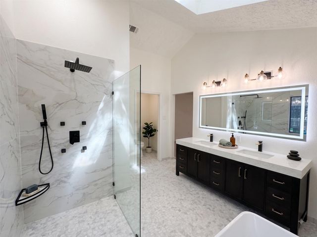 2200 Sand Creek Court, Arlington, TX 76006