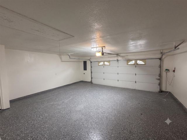 2200 Sand Creek Court, Arlington, TX 76006