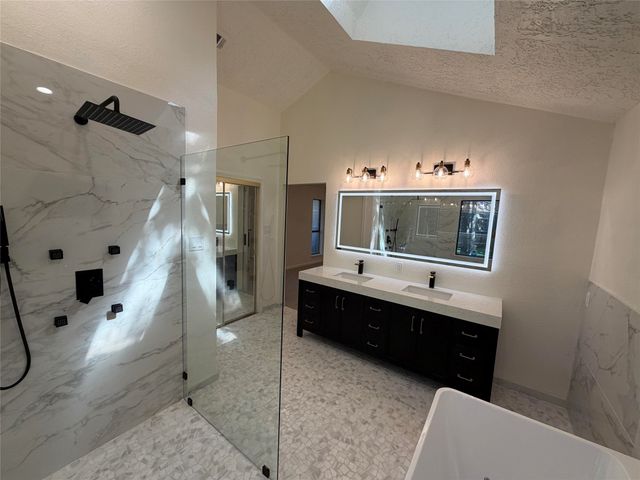 2200 Sand Creek Court, Arlington, TX 76006