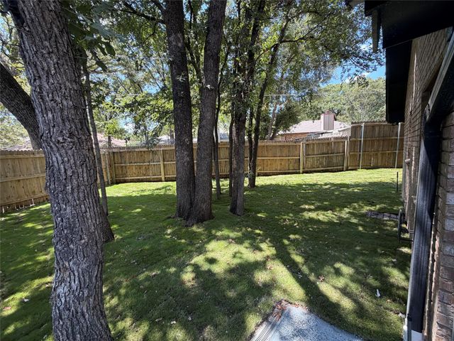 2200 Sand Creek Court, Arlington, TX 76006