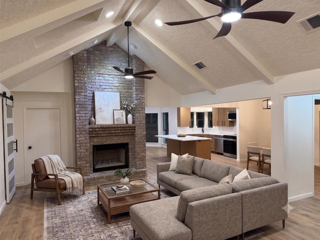 2200 Sand Creek Court, Arlington, TX 76006