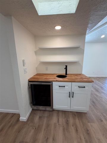 2200 Sand Creek Court, Arlington, TX 76006