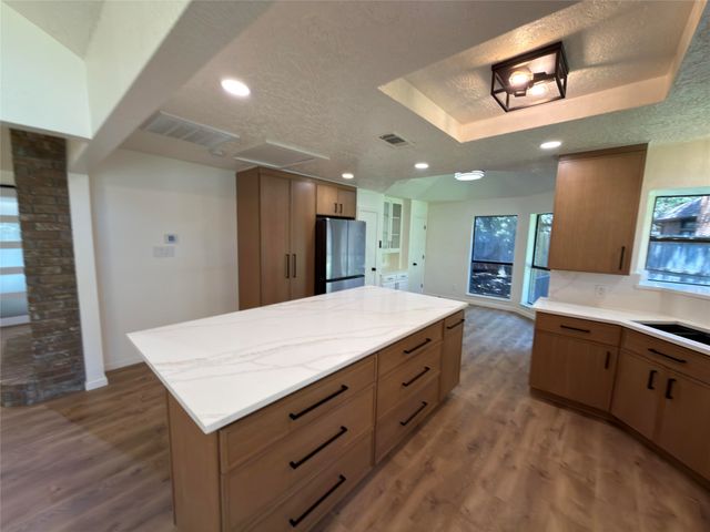 2200 Sand Creek Court, Arlington, TX 76006