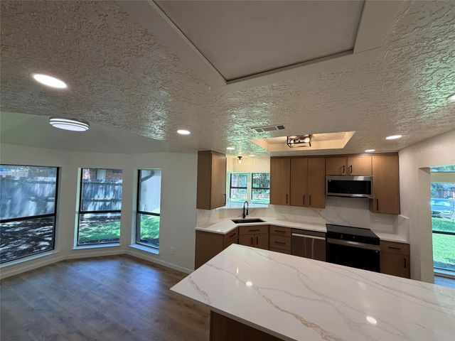 2200 Sand Creek Court, Arlington, TX 76006
