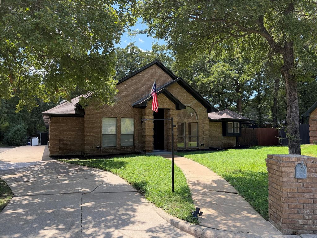 2200 Sand Creek Court, Arlington, TX 76006