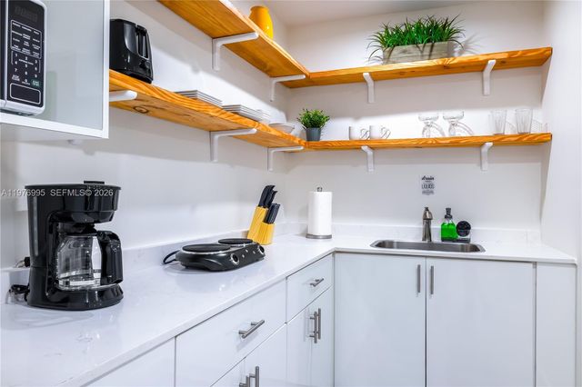 1836 NW 16th Ter, Miami, FL 33125