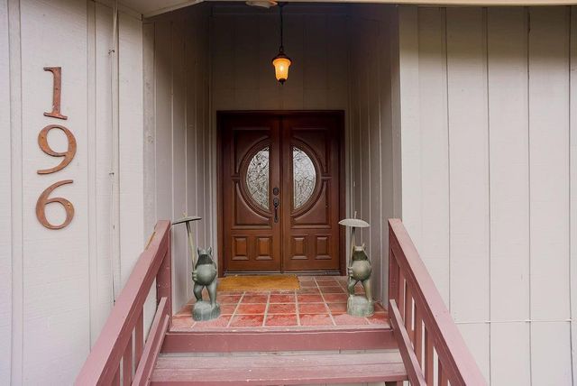 196 Glenview Street, Lake Quivira, KS 66217