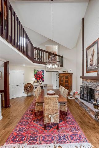 196 Glenview Street, Lake Quivira, KS 66217