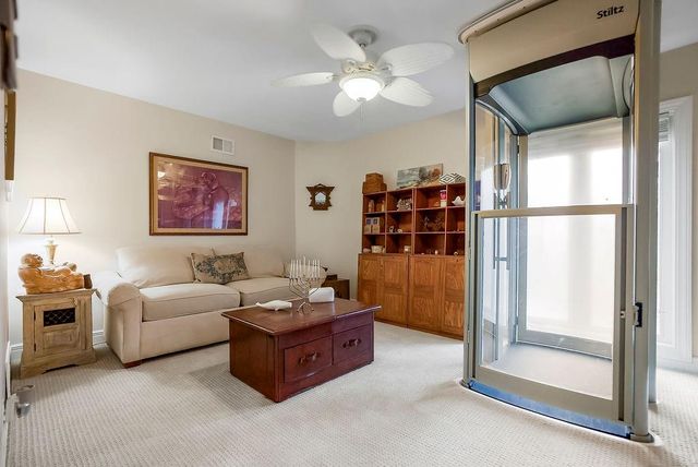 196 Glenview Street, Lake Quivira, KS 66217