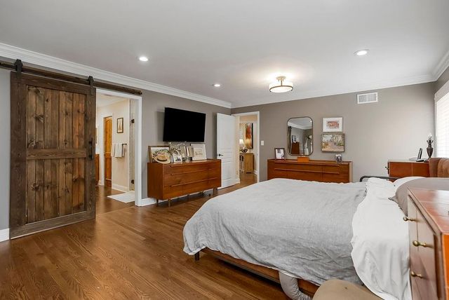 196 Glenview Street, Lake Quivira, KS 66217