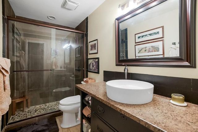 196 Glenview Street, Lake Quivira, KS 66217