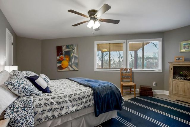 196 Glenview Street, Lake Quivira, KS 66217