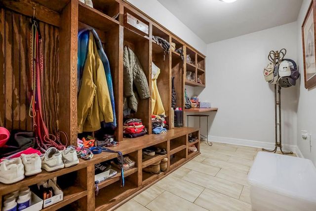 196 Glenview Street, Lake Quivira, KS 66217