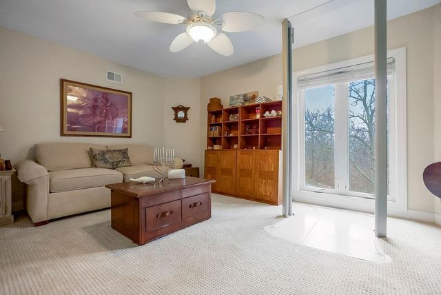 196 Glenview Street, Lake Quivira, KS 66217