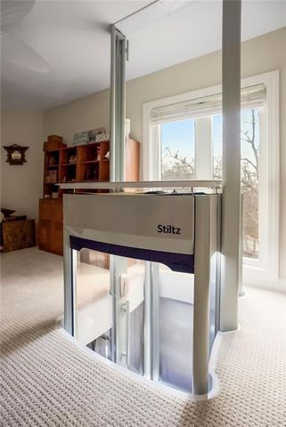 196 Glenview Street, Lake Quivira, KS 66217