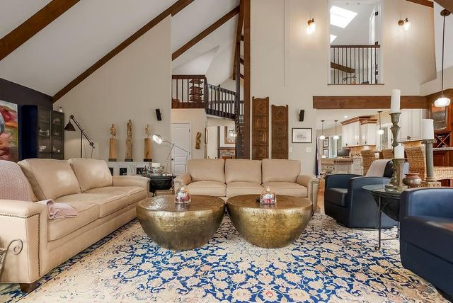 196 Glenview Street, Lake Quivira, KS 66217