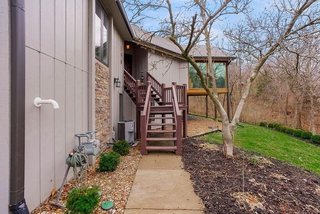 196 Glenview Street, Lake Quivira, KS 66217