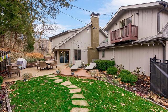 196 Glenview Street, Lake Quivira, KS 66217