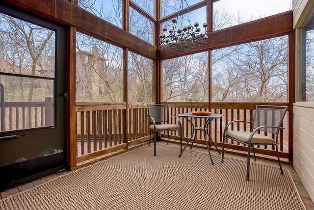 196 Glenview Street, Lake Quivira, KS 66217