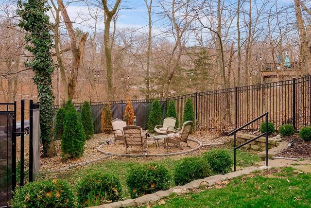 196 Glenview Street, Lake Quivira, KS 66217