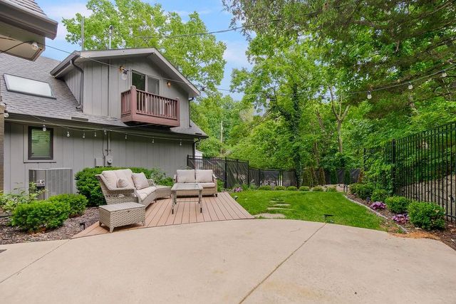 196 Glenview Street, Lake Quivira, KS 66217