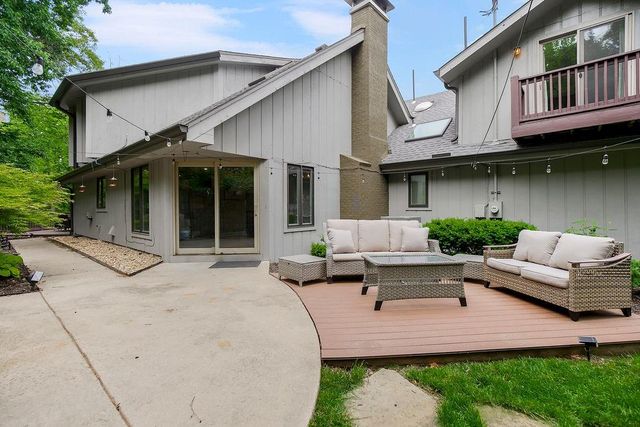 196 Glenview Street, Lake Quivira, KS 66217