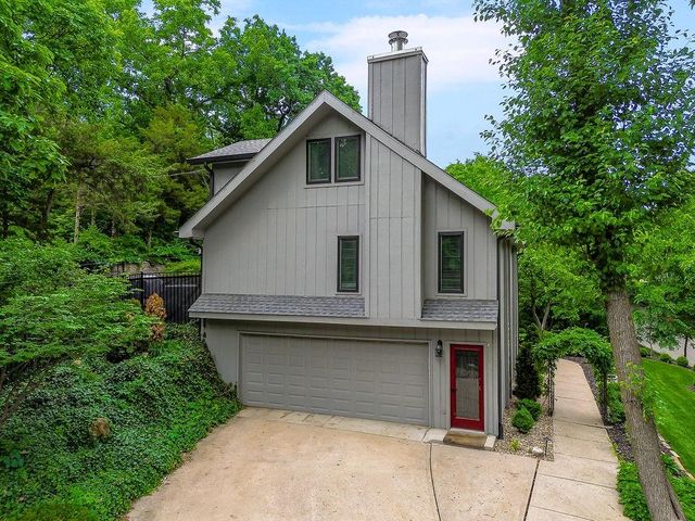 196 Glenview Street, Lake Quivira, KS 66217