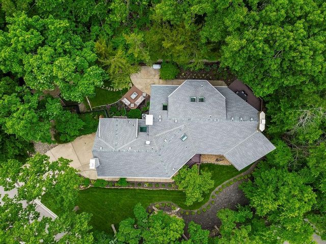 196 Glenview Street, Lake Quivira, KS 66217
