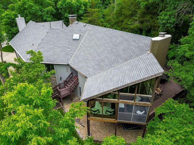 196 Glenview Street, Lake Quivira, KS 66217