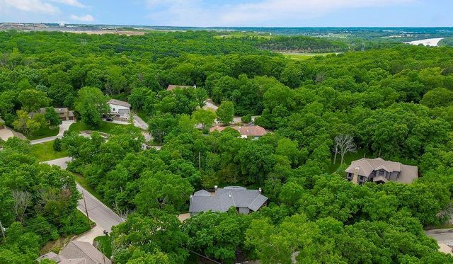 196 Glenview Street, Lake Quivira, KS 66217