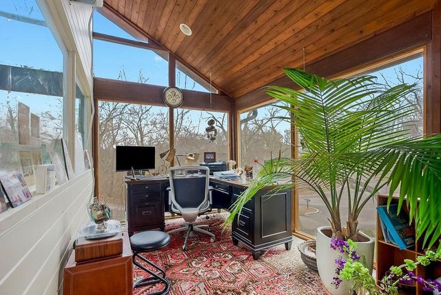 196 Glenview Street, Lake Quivira, KS 66217