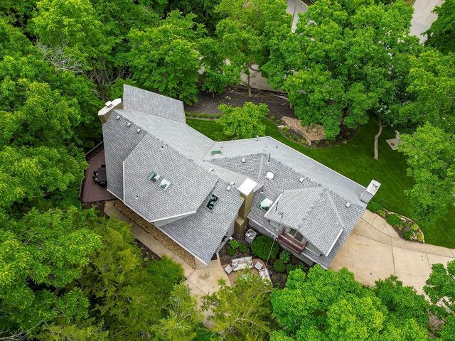 196 Glenview Street, Lake Quivira, KS 66217