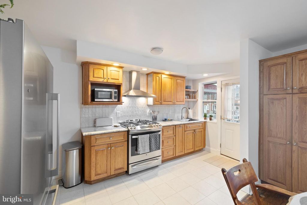 Image 7 of property listing at 6834 DULUTH AVE, Dundalk, MD 21222